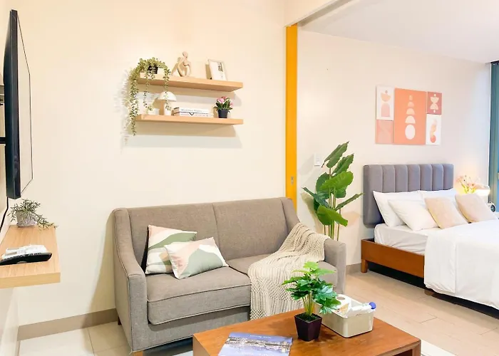 Prime Bgc Condo: Uptown Mall & Hyatt #ournw21n Holiday home *