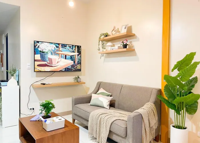 Prime Bgc Condo: Uptown Mall & Hyatt #ournw21n Holiday home