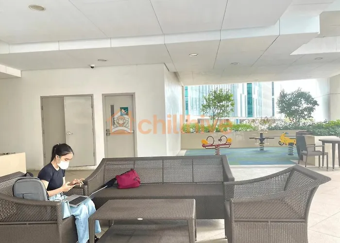 Prime Bgc Condo: Uptown Mall & Hyatt #ournw21n Holiday home *